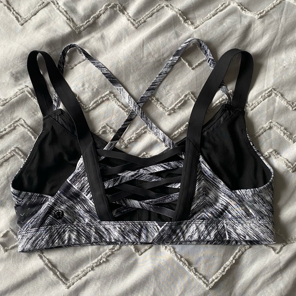 Lululemon Hot To Street Bra 8 - Picture 5 of 9